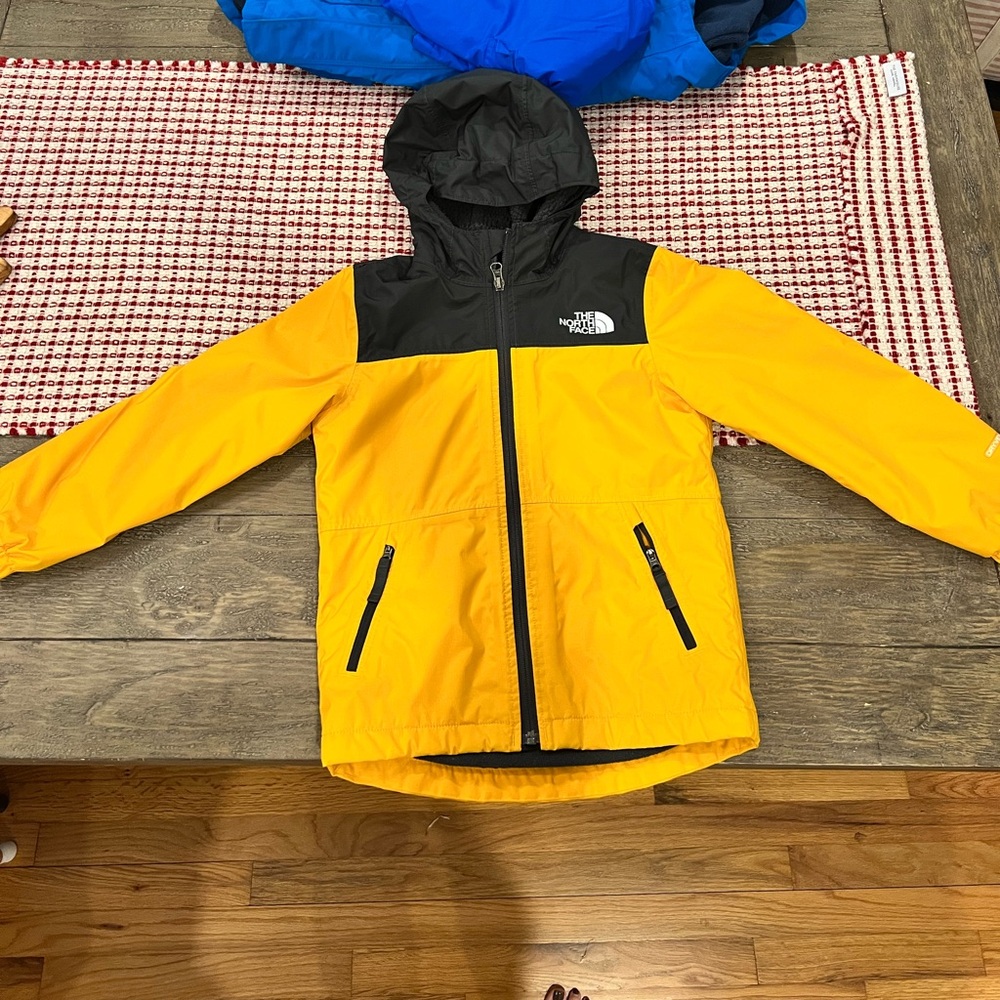 The North Face - boys warm storm jacket. Summit Gold color. Size XS (6)